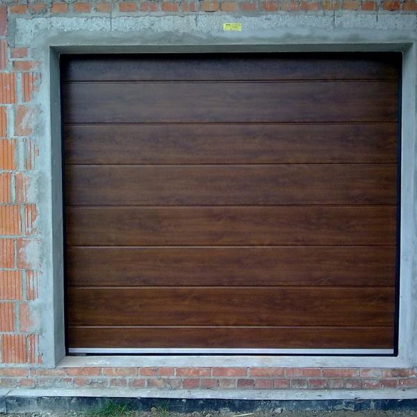 Brama segmentowa z panela z pianą poliuretanową 15
