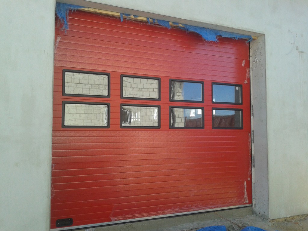 Brama segmentowa z panela z pianą poliuretanową 9