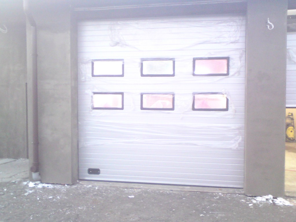Brama segmentowa z panela z pianą poliuretanową 12