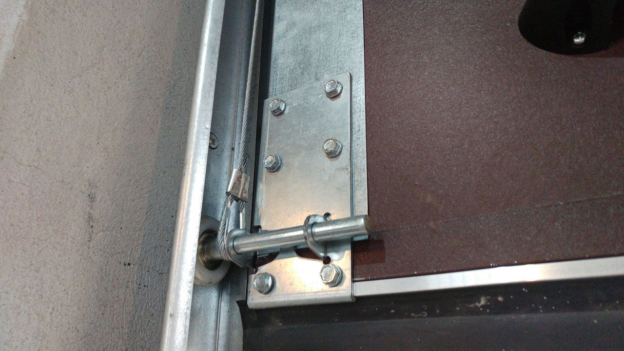 Brama dwuskrzydłowa z panela z pianą poliuretanową 3